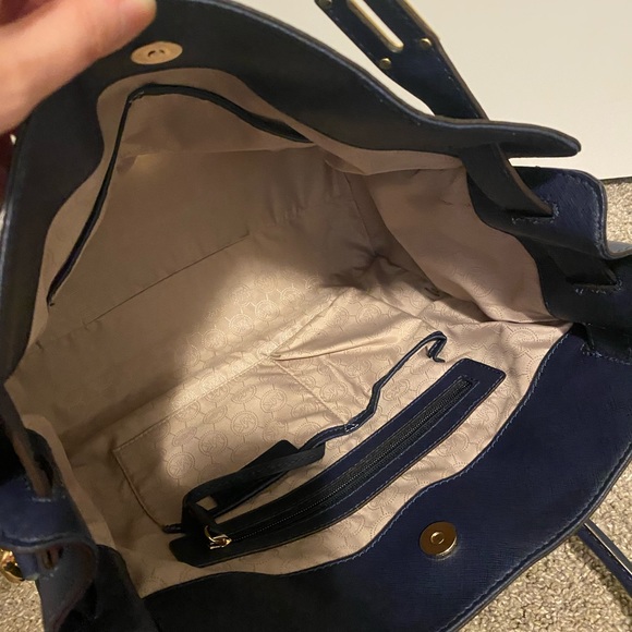 ❗️SOLD❗️Michael Kors Hamilton Large Tote, Navy - Picture 11 of 15